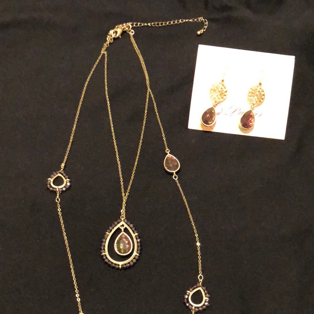 Premier Designs “Iris” necklace and earrings set